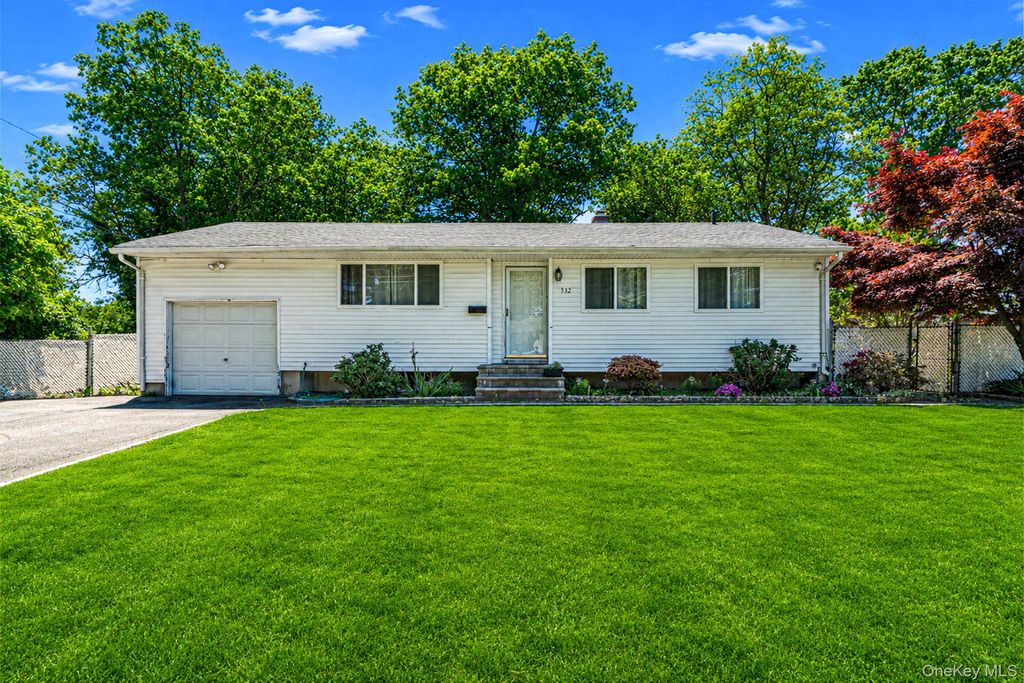 332 Delaware Avenue, Bay Shore, NY 11706