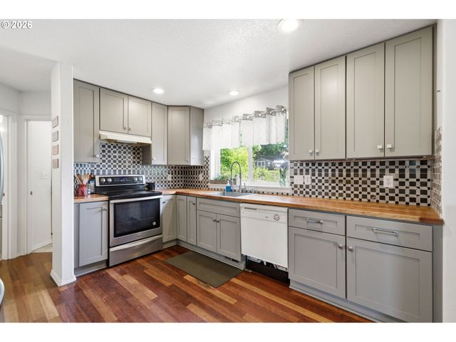15278 Se VIEW MEADOWS Ln, Milwaukie, OR 97267