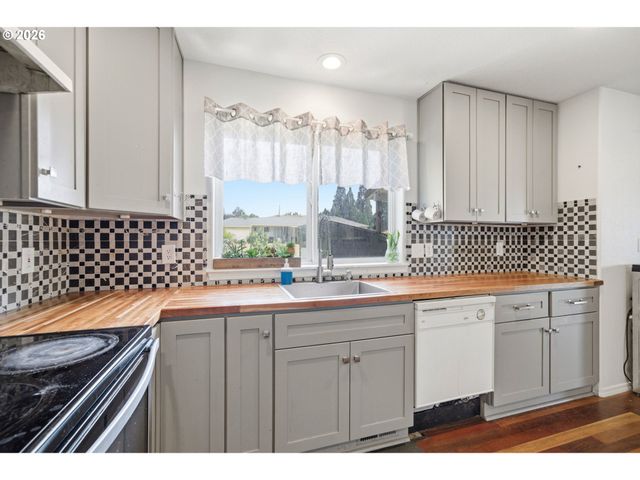 15278 Se VIEW MEADOWS Ln, Milwaukie, OR 97267