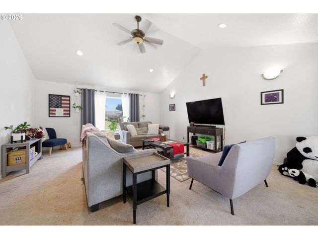 15278 Se VIEW MEADOWS Ln, Milwaukie, OR 97267