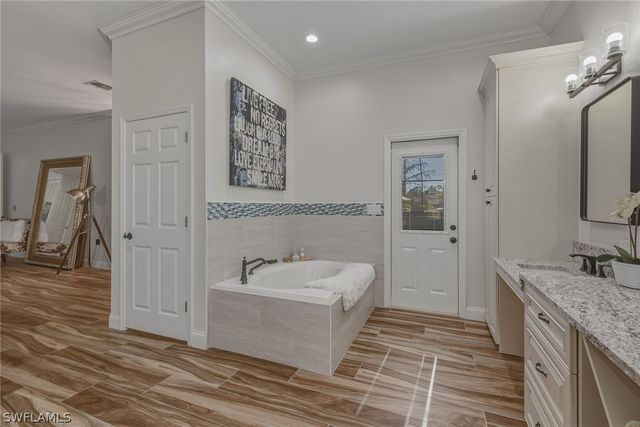 3420 Bedford CT, Naples, FL 34112