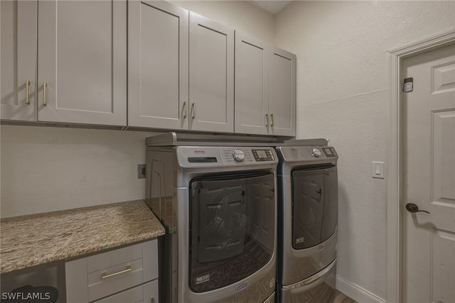 3420 Bedford CT, Naples, FL 34112