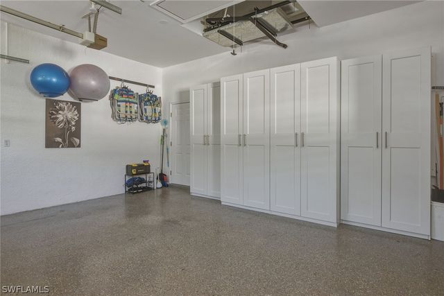 3420 Bedford CT, Naples, FL 34112