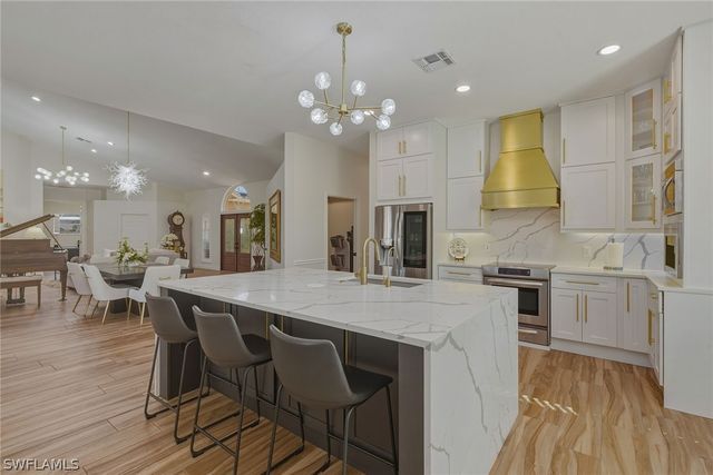 3420 Bedford CT, Naples, FL 34112