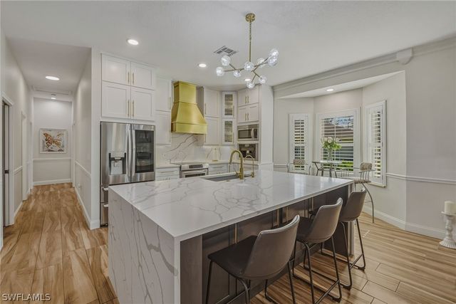 3420 Bedford CT, Naples, FL 34112