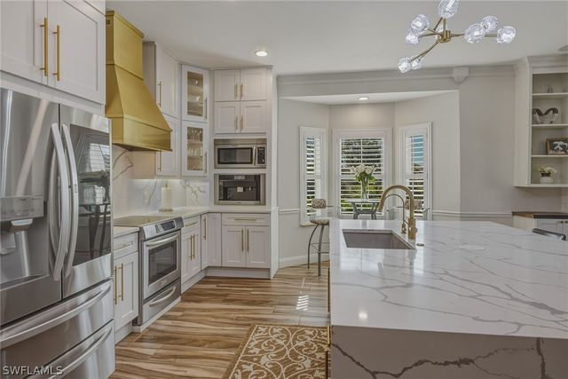 3420 Bedford CT, Naples, FL 34112