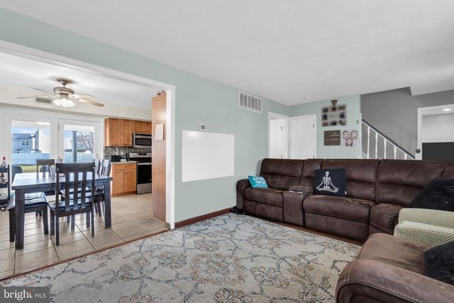 9 HONEY LOCUST LN, Mount Holly, NJ 08060