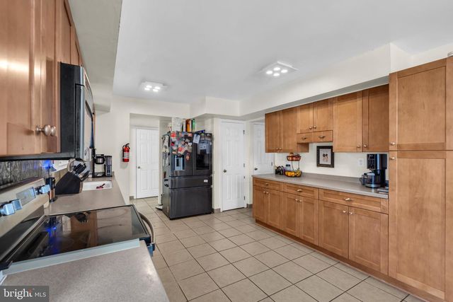 9 HONEY LOCUST LN, Mount Holly, NJ 08060