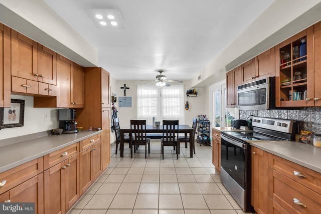 9 HONEY LOCUST LN, Mount Holly, NJ 08060