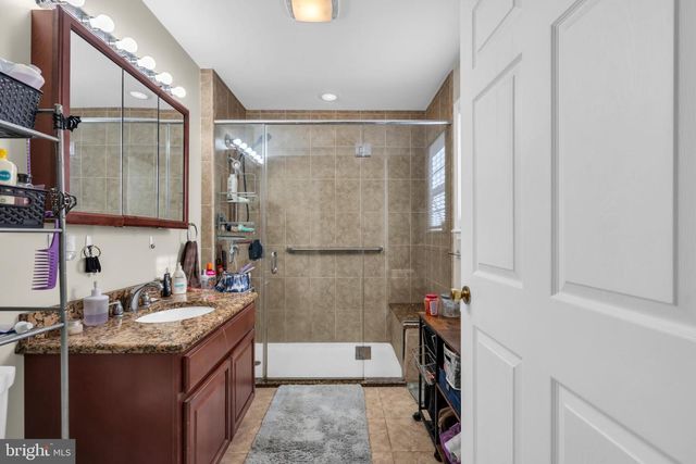 9 HONEY LOCUST LN, Mount Holly, NJ 08060