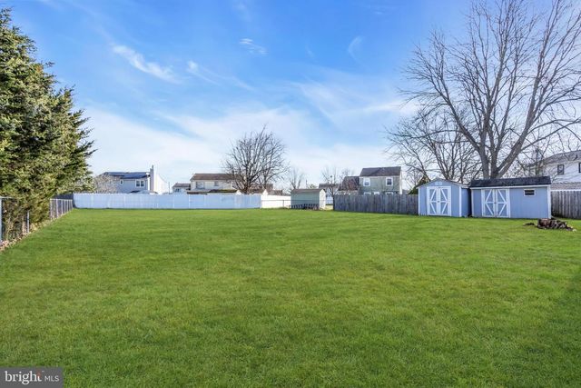 9 HONEY LOCUST LN, Mount Holly, NJ 08060