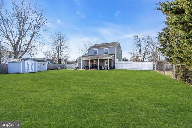 9 HONEY LOCUST LN, Mount Holly, NJ 08060