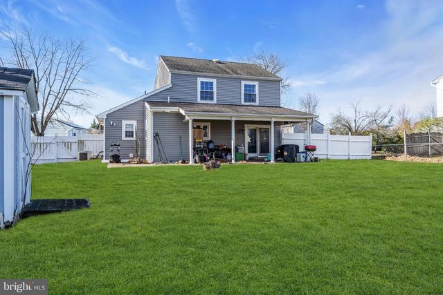 9 HONEY LOCUST LN, Mount Holly, NJ 08060