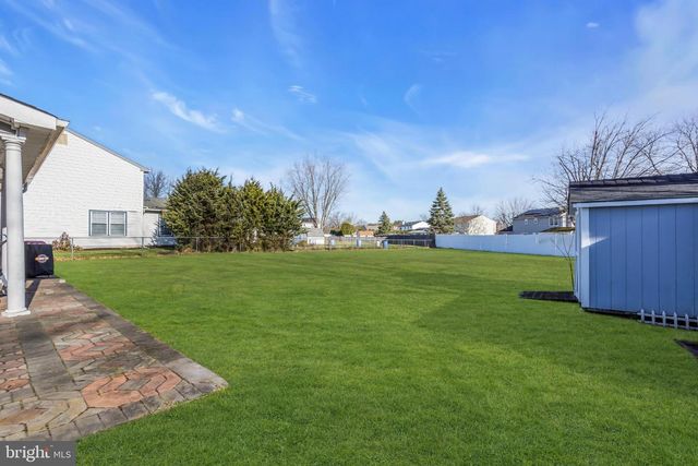 9 HONEY LOCUST LN, Mount Holly, NJ 08060