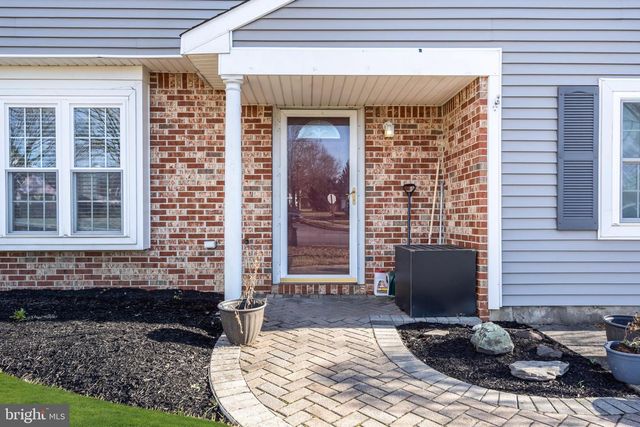 9 HONEY LOCUST LN, Mount Holly, NJ 08060