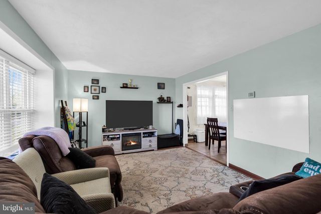 9 HONEY LOCUST LN, Mount Holly, NJ 08060