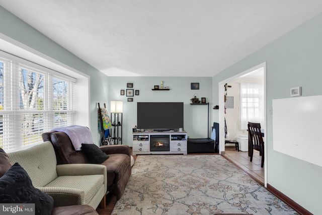 9 HONEY LOCUST LN, Mount Holly, NJ 08060