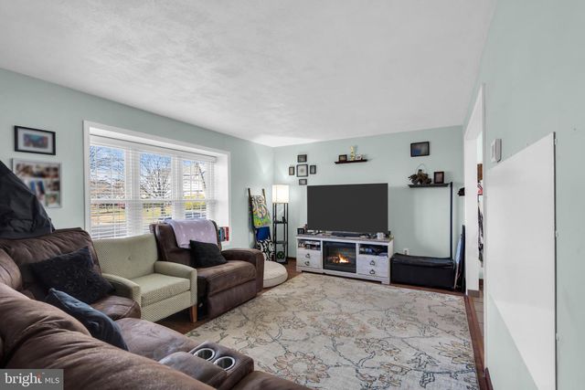 9 HONEY LOCUST LN, Mount Holly, NJ 08060