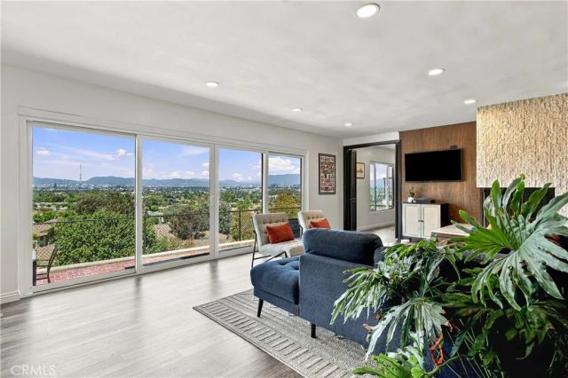 4229 Don Diablo, Los Angeles, CA 90008