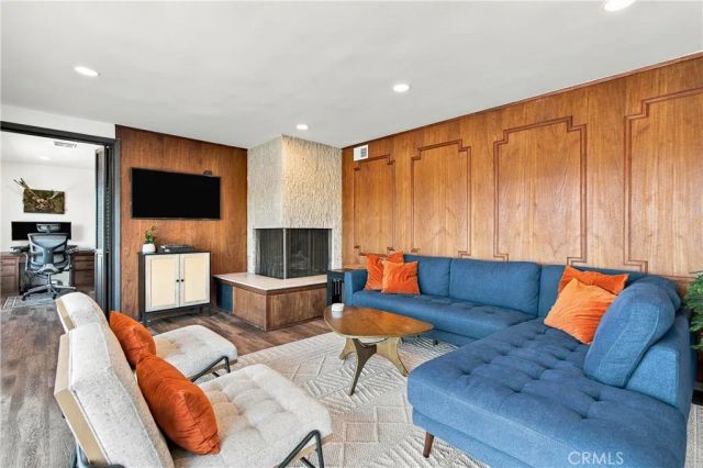 4229 Don Diablo, Los Angeles, CA 90008