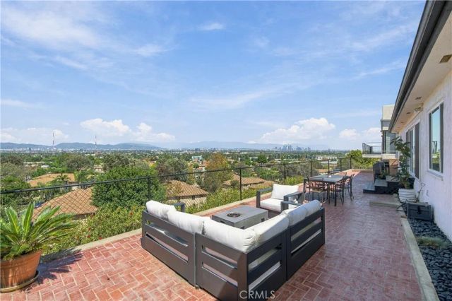 4229 Don Diablo, Los Angeles, CA 90008