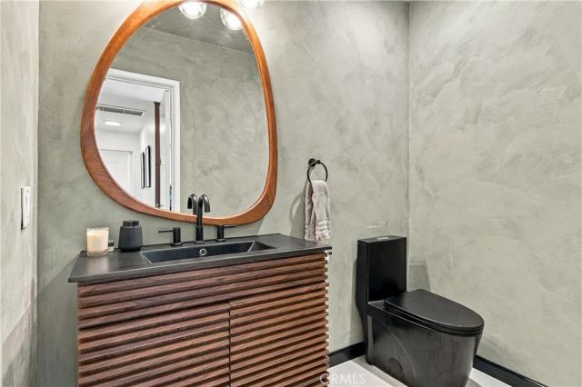 4229 Don Diablo, Los Angeles, CA 90008