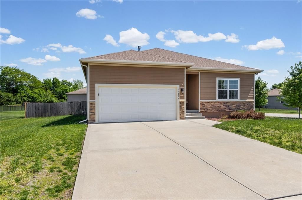 14229 S Landon Street, Olathe, KS 66061