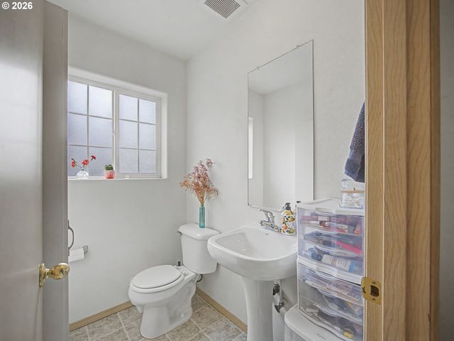 3233 Se 122 D, Portland, OR 97236