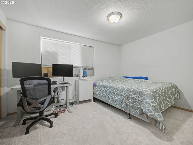 3233 Se 122 D, Portland, OR 97236