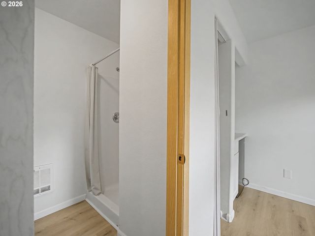 3233 Se 122 D, Portland, OR 97236