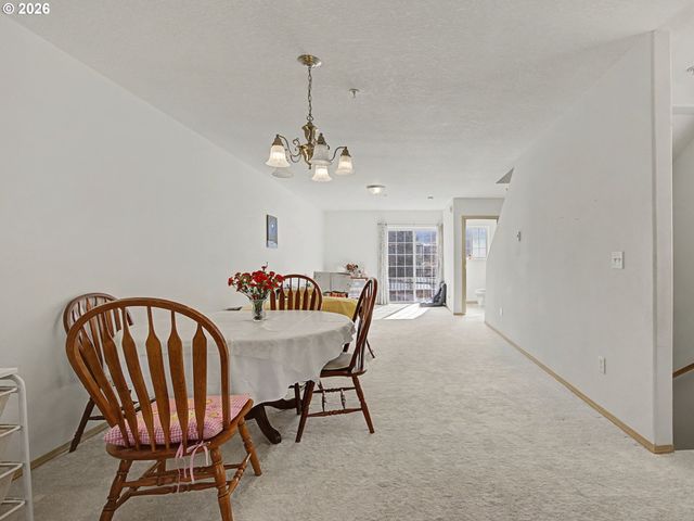 3233 Se 122 D, Portland, OR 97236