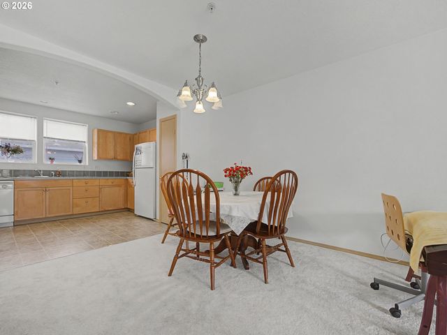 3233 Se 122 D, Portland, OR 97236