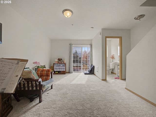 3233 Se 122 D, Portland, OR 97236