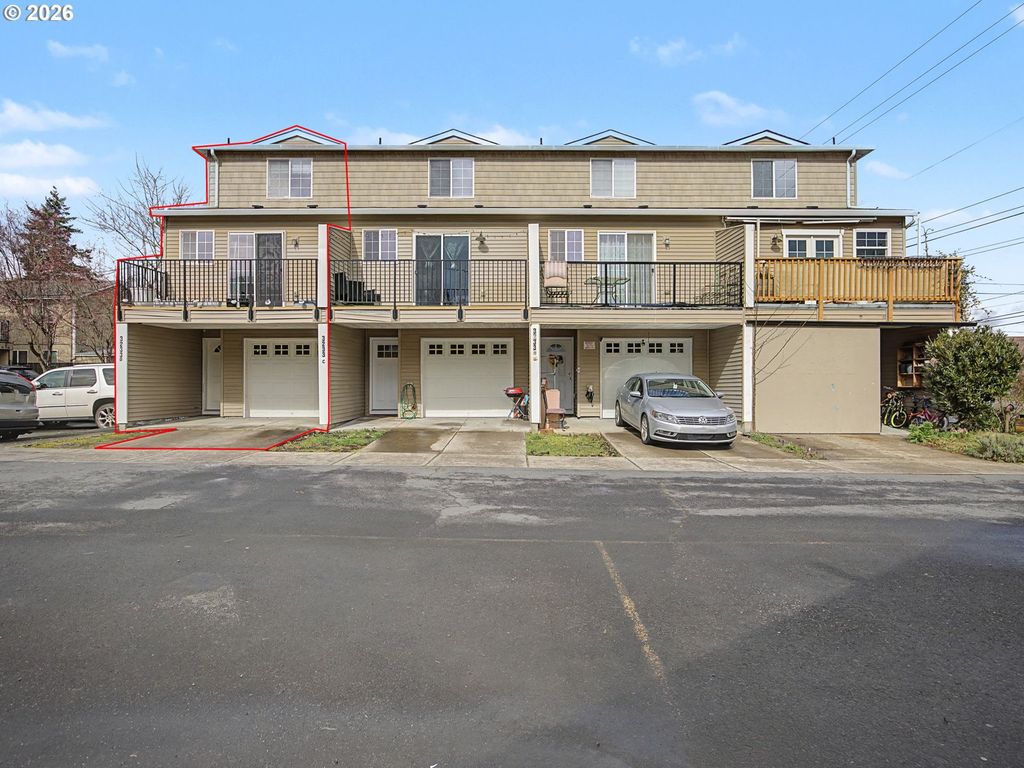 3233 Se 122 D, Portland, OR 97236