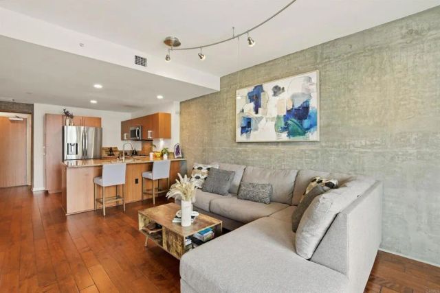 800 The Mark Lane 1002, San Diego, CA 92101