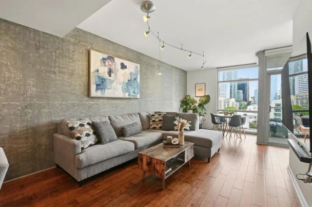 800 The Mark Lane 1002, San Diego, CA 92101