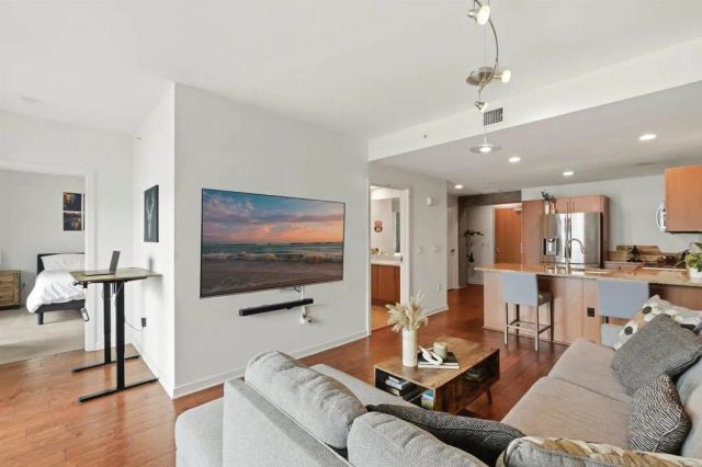 800 The Mark Lane 1002, San Diego, CA 92101