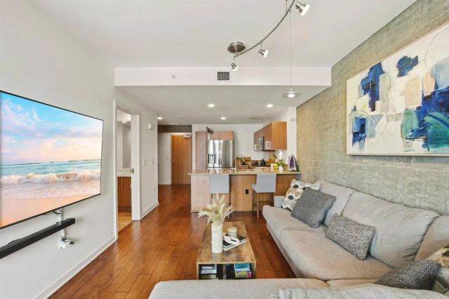 800 The Mark Lane 1002, San Diego, CA 92101