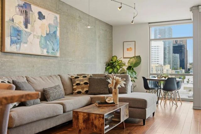 800 The Mark Lane 1002, San Diego, CA 92101