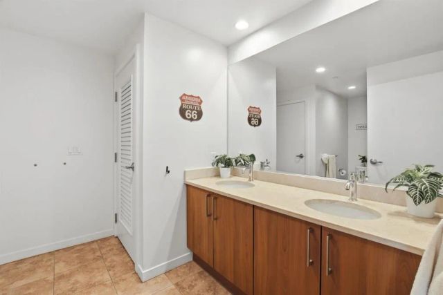 800 The Mark Lane 1002, San Diego, CA 92101