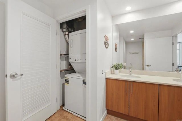 800 The Mark Lane 1002, San Diego, CA 92101