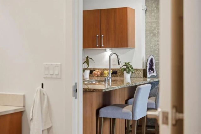 800 The Mark Lane 1002, San Diego, CA 92101