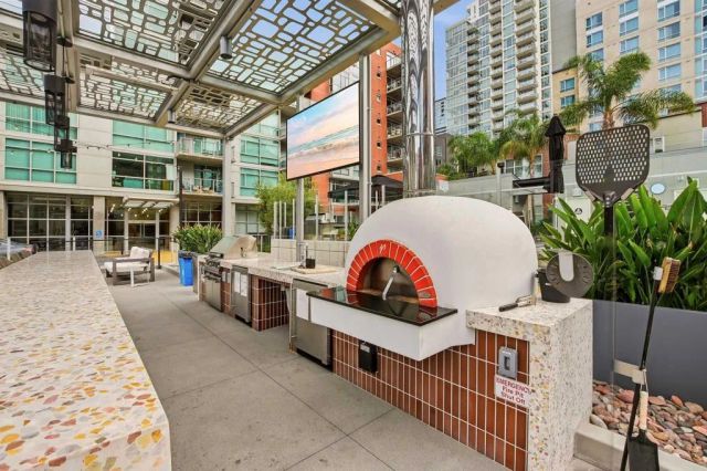 800 The Mark Lane 1002, San Diego, CA 92101