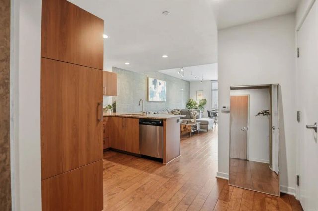 800 The Mark Lane 1002, San Diego, CA 92101