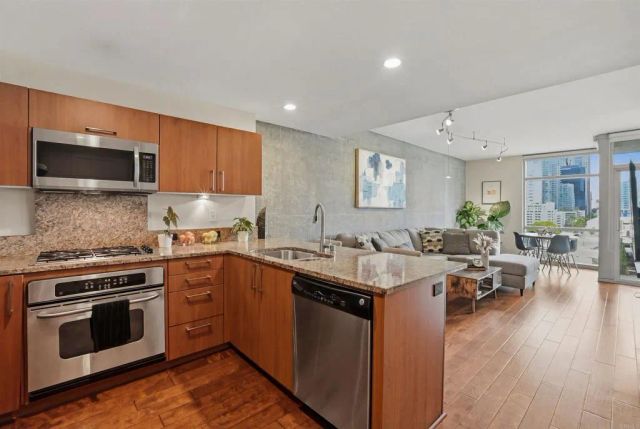 800 The Mark Lane 1002, San Diego, CA 92101