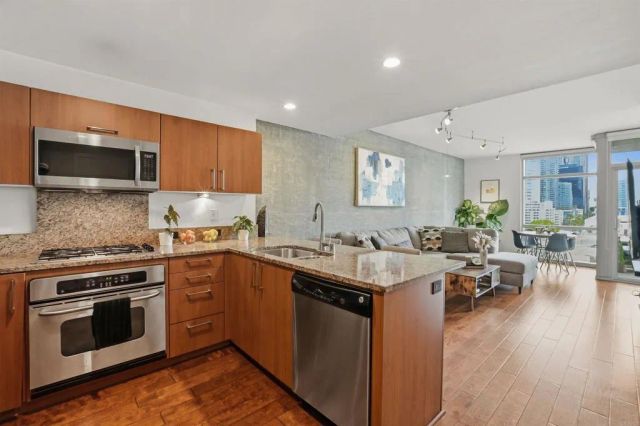 800 The Mark Lane 1002, San Diego, CA 92101