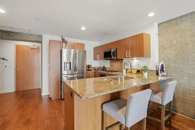 800 The Mark Lane 1002, San Diego, CA 92101