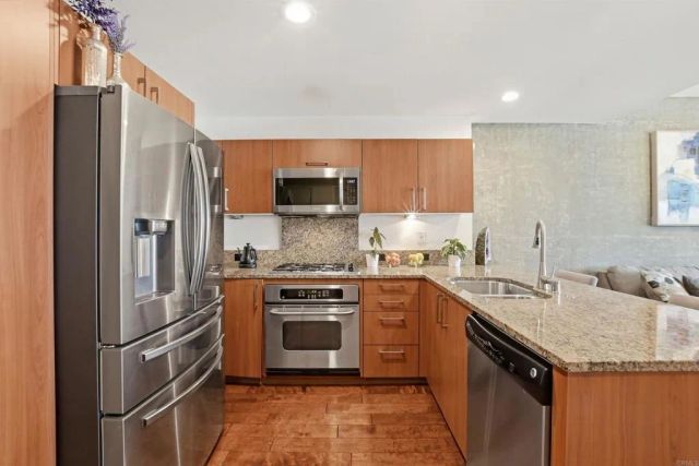 800 The Mark Lane 1002, San Diego, CA 92101