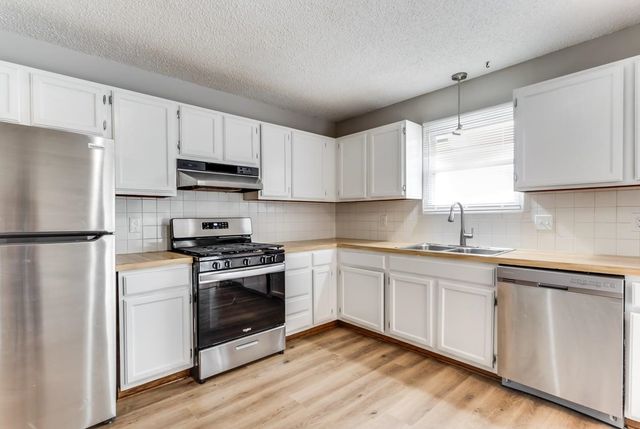 3013 W Hadden Ave, Wichita, KS 67217