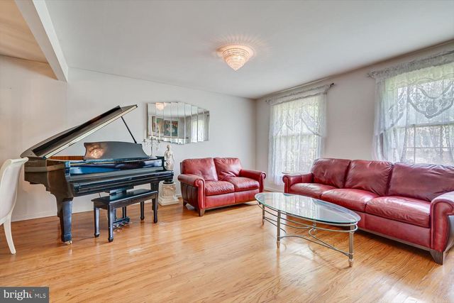 317 BROOKMEAD DR, Cherry Hill, NJ 08034